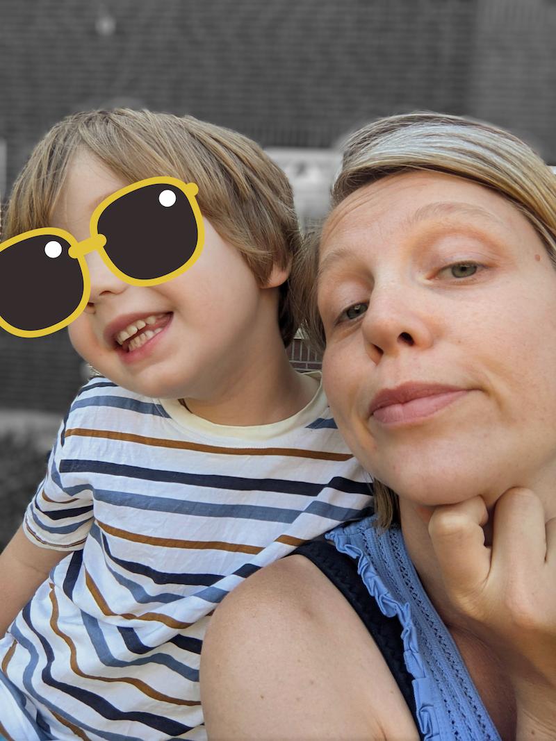 Funny selfie Claudia Kroon with son